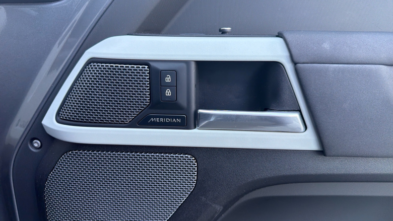 Land Rover Defender 2.0 D240 SE 110 5dr Auto Diesel Estate